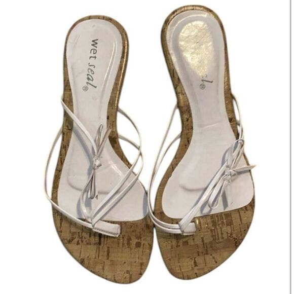 Wet seal White sandals with a cute bow on the strap GUC - Picture 1 of 10